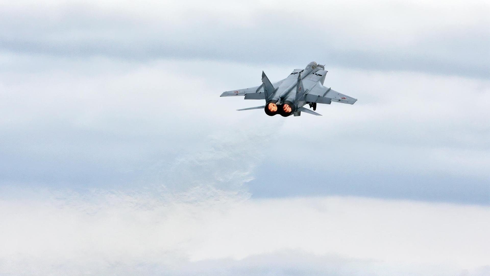 中超球队多点开花，战术布阵灵活多样，中超联赛队伍