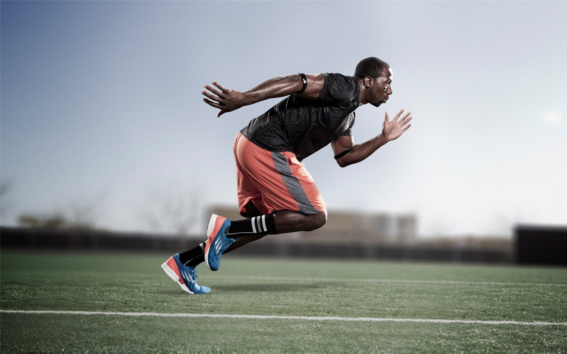 开云体育下载官网-西甲激烈角逐，分析师深度分析中场控球与攻击的关系，足球中场控球技巧训练